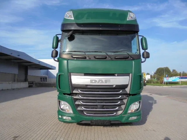 DAF XF 106.460 SUPER SPACE CAB - Vilkikas: foto 4 DAF XF 106.460 SUPER SPACE CAB - Vilkikas: foto 4