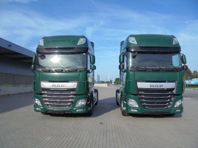 DAF XF 106.460 SUPER SPACE CAB - Vilkikas: foto 2 DAF XF 106.460 SUPER SPACE CAB - Vilkikas: foto 2