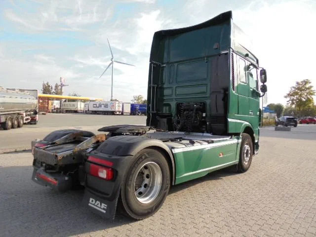 DAF XF 106.460 SUPER SPACE CAB - Vilkikas: foto 2 DAF XF 106.460 SUPER SPACE CAB - Vilkikas: foto 2