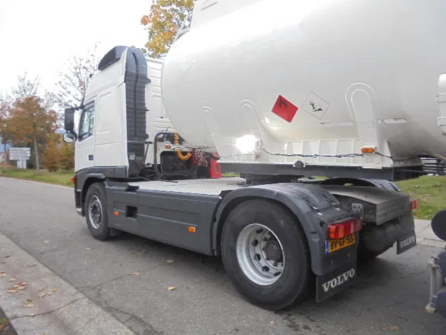 Volvo FM 400 GLOBETROTTER ADR NL TRUCK +TANK TRAILER - Vilkikas: foto 4 Volvo FM 400 GLOBETROTTER ADR NL TRUCK +TANK TRAILER - Vilkikas: foto 4