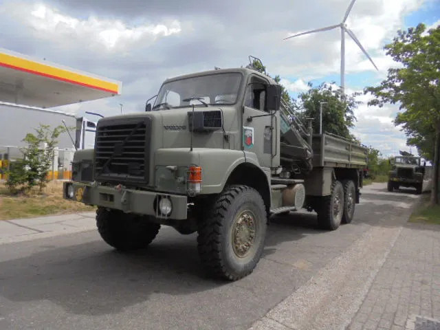 Volvo N 10 6X6 L + FASSI 3X IN STOCK - Platforminis/ Bortinis sunkvežimis, Sunkvežimis su kranu: foto 1 Volvo N 10 6X6 L + FASSI 3X IN STOCK - Platforminis/ Bortinis sunkvežimis, Sunkvežimis su kranu: foto 1