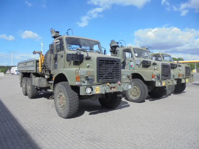Volvo N 10 6X6 L + FASSI 3X IN STOCK - Platforminis/ Bortinis sunkvežimis, Sunkvežimis su kranu: foto 3 Volvo N 10 6X6 L + FASSI 3X IN STOCK - Platforminis/ Bortinis sunkvežimis, Sunkvežimis su kranu: foto 3
