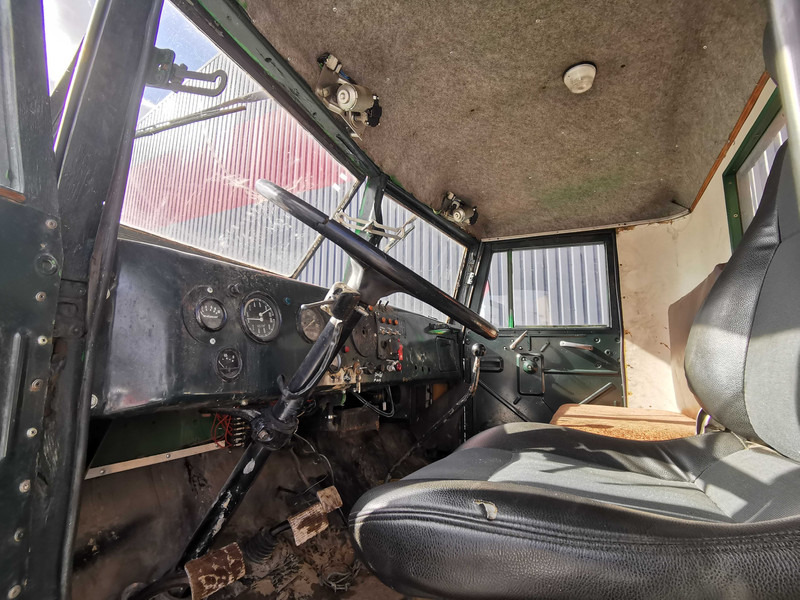 Interior photo 1: Platforminis/ Bortinis sunkvežimis KRAZ 255 B 6x6 flatbed truck