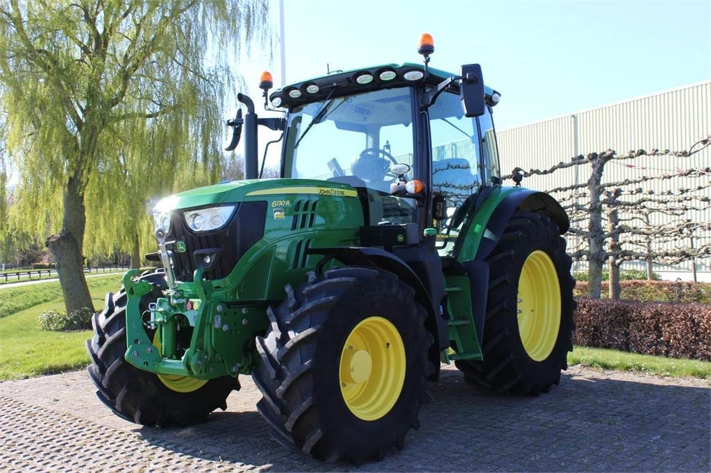 John Deere 6130R - Traktorius: foto 1 John Deere 6130R - Traktorius: foto 1