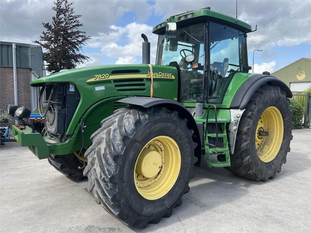 John Deere 7820 - Traktorius: foto 1 John Deere 7820 - Traktorius: foto 1