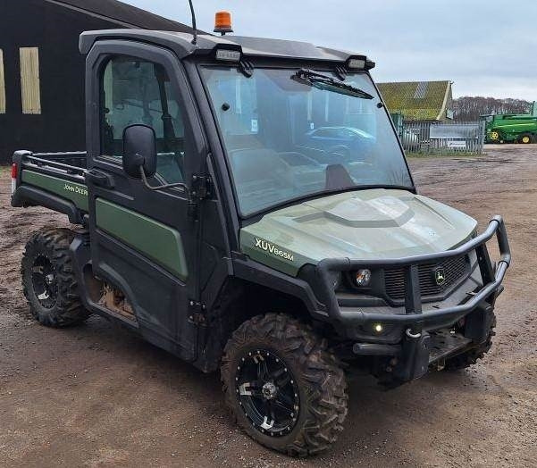John Deere XUV 865M - Keturratis: foto 2 John Deere XUV 865M - Keturratis: foto 2