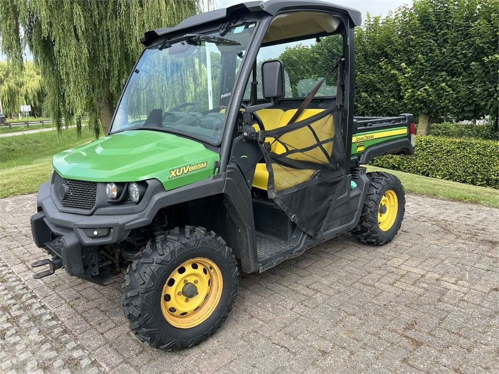 John Deere XUV865M - Keturratis: foto 1 John Deere XUV865M - Keturratis: foto 1
