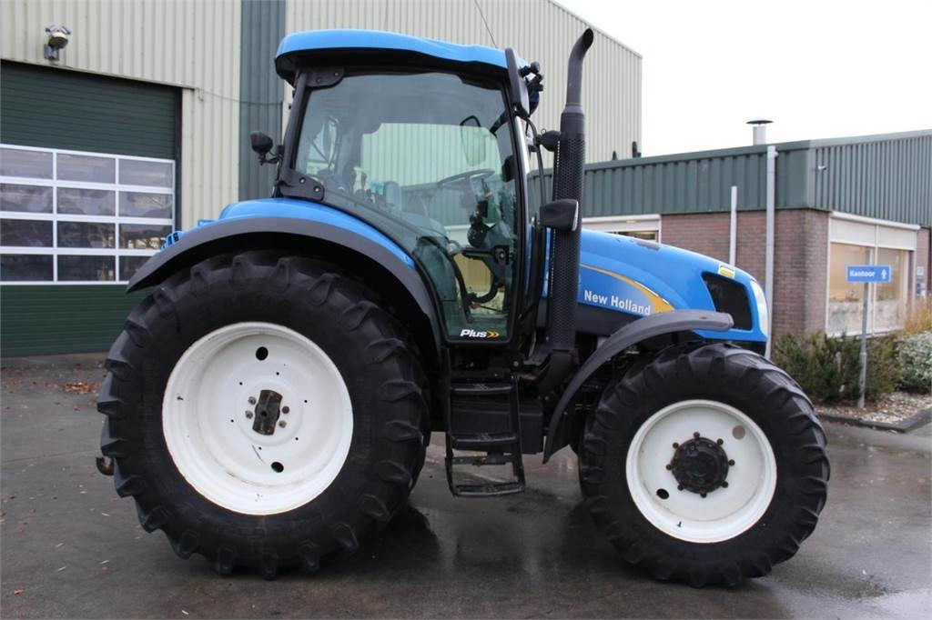 New Holland T6010 Plus - Traktorius: foto 4 New Holland T6010 Plus - Traktorius: foto 4
