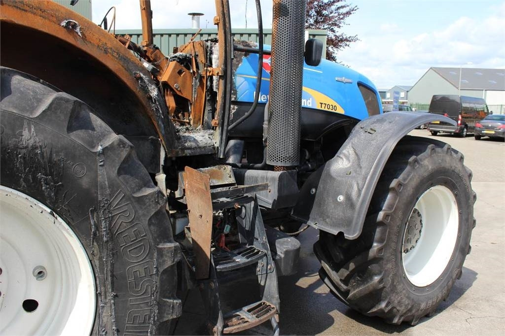 New Holland T7030 - Traktorius: foto 3 New Holland T7030 - Traktorius: foto 3