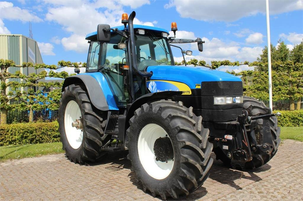 New Holland TM175 - Traktorius: foto 2 New Holland TM175 - Traktorius: foto 2