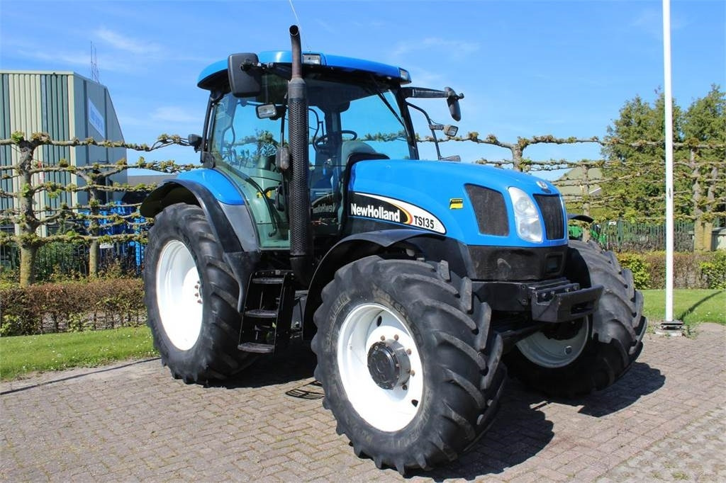 New Holland TSA135A - Traktorius: foto 1 New Holland TSA135A - Traktorius: foto 1