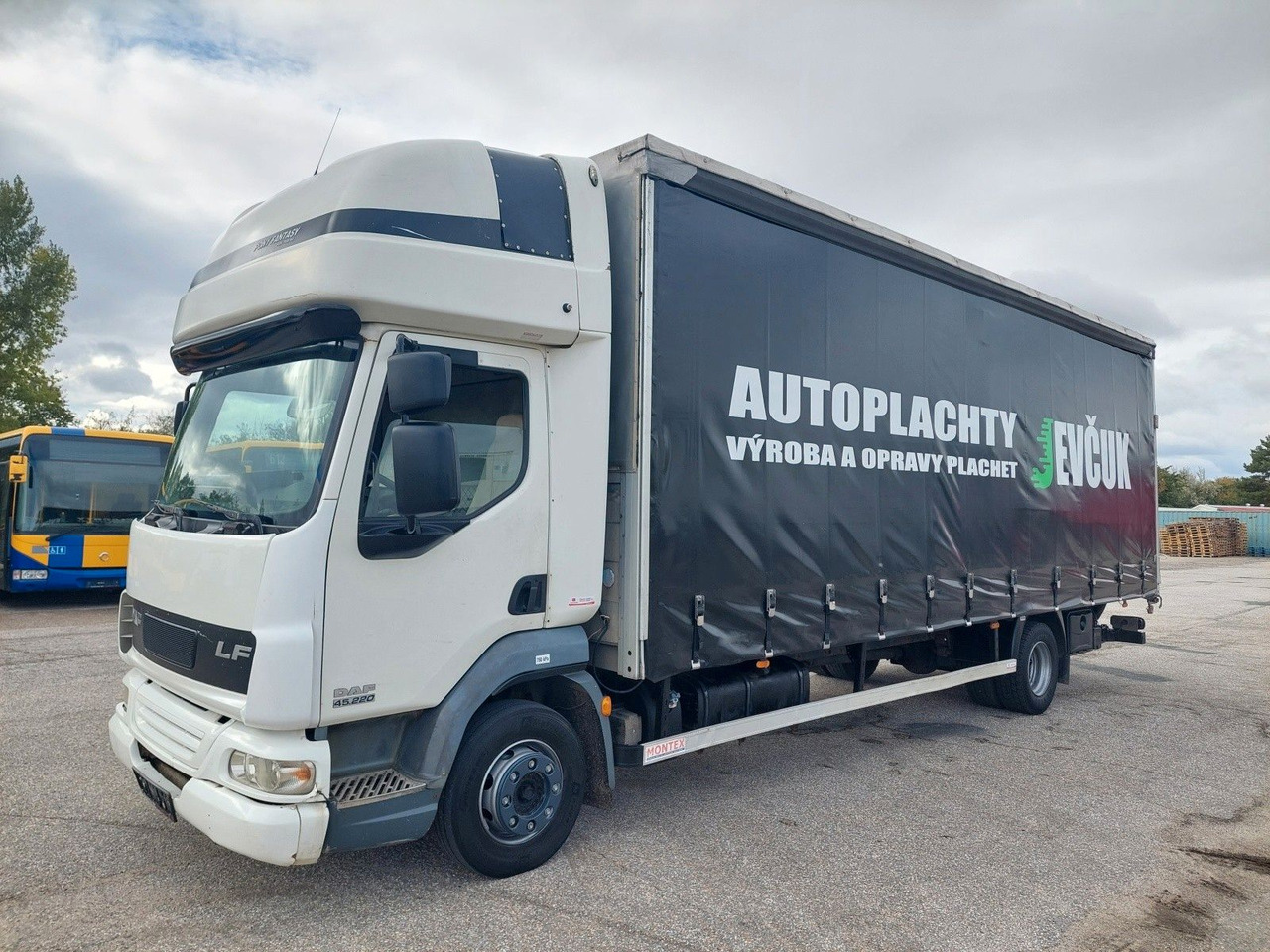DAF FA LF 45.220 G12 4x2 - Tentinis sunkvežimis: foto 1 DAF FA LF 45.220 G12 4x2 - Tentinis sunkvežimis: foto 1