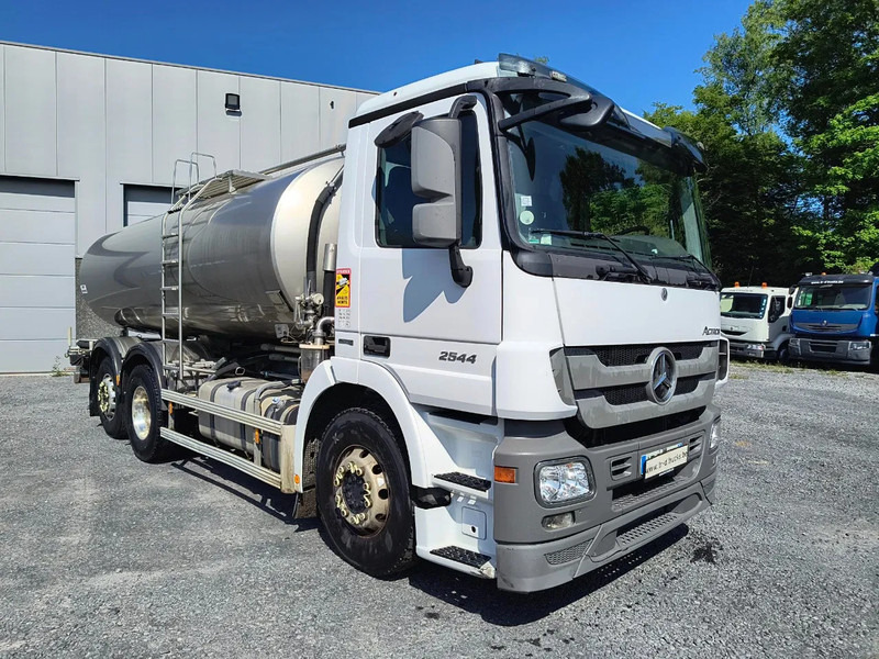 Mercedes-Benz Actros 2544 INSULATED INOX TANK 15000L - Autocisterna: foto 3 Mercedes-Benz Actros 2544 INSULATED INOX TANK 15000L - Autocisterna: foto 3