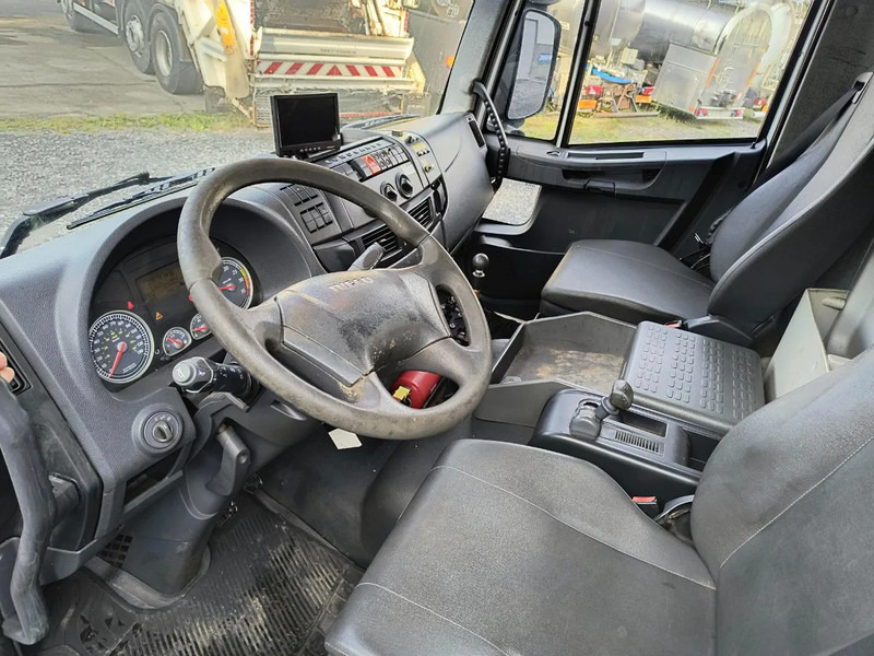 Interior photo 2: Sunkvežimis Iveco EuroCargo 120 E18 + COMET 151TAL (15 m)