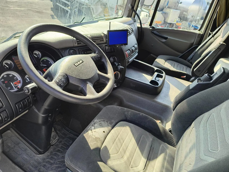 Interior photo 1: Vilkikas DAF CF 75.310 SPACECAB - BI COOL - VERY GOOD CONDITION