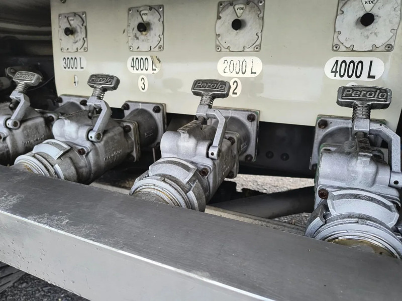 Autocisterna pervežimui kuro Volvo FM 440 13000L FUEL / CARBURANT - 4 COMP: foto 14