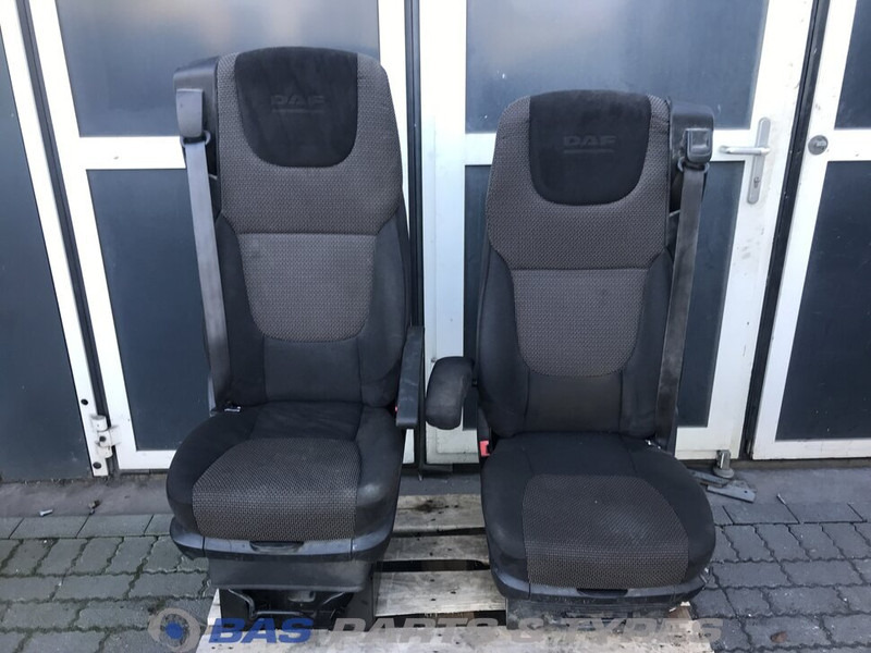 DAF XF106 Stoelen set DAF 1844320 - Sėdynė - Sunkvežimis: foto 1 DAF XF106 Stoelen set DAF 1844320 - Sėdynė - Sunkvežimis: foto 1