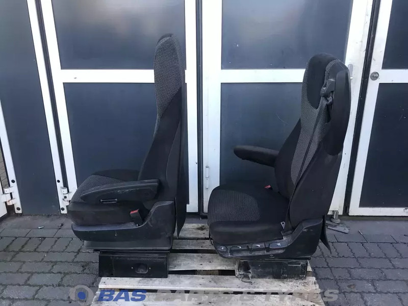 DAF XF106 Stoelen set DAF 1844320 - Sėdynė - Sunkvežimis: foto 2 DAF XF106 Stoelen set DAF 1844320 - Sėdynė - Sunkvežimis: foto 2