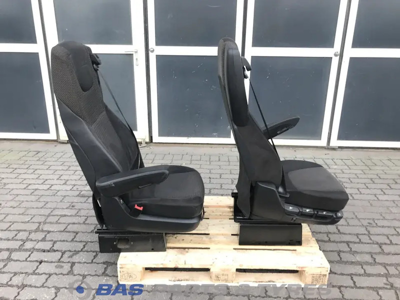 DAF XF106 Stoelen set DAF 1844340 - Sėdynė - Sunkvežimis: foto 4 DAF XF106 Stoelen set DAF 1844340 - Sėdynė - Sunkvežimis: foto 4