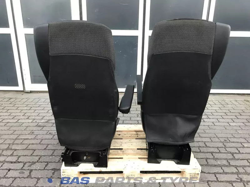 DAF XF106 Stoelen set DAF 1844340 - Sėdynė - Sunkvežimis: foto 3 DAF XF106 Stoelen set DAF 1844340 - Sėdynė - Sunkvežimis: foto 3