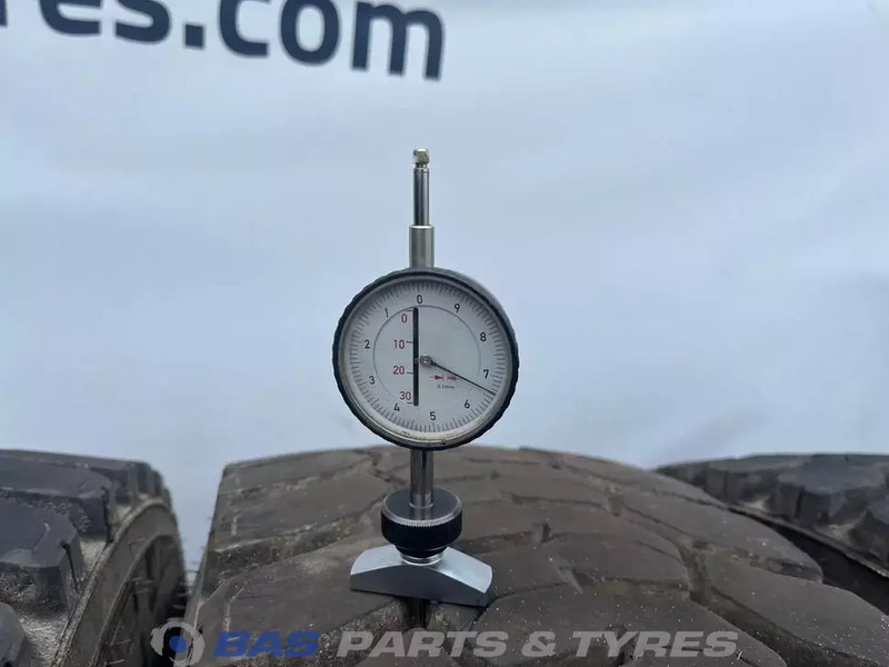 Michelin Remix Michelin Remix 315/80R22.5 X Works D 156/150 K M+S 3PMSF gebruikte set - Padanga - Sunkvežimis: foto 3 Michelin Remix Michelin Remix 315/80R22.5 X Works D 156/150 K M+S 3PMSF gebruikte set - Padanga - Sunkvežimis: foto 3