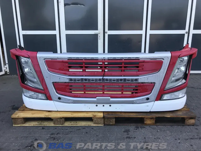 Volvo FM4 - Bamperis - Sunkvežimis: foto 1 Volvo FM4 - Bamperis - Sunkvežimis: foto 1