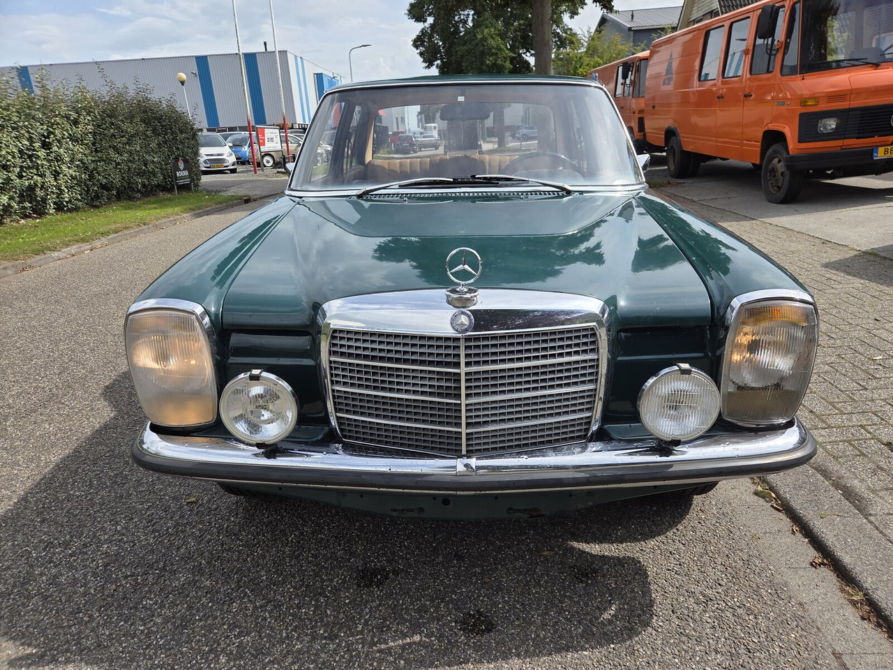 Mercedes-Benz 220 (W115) auto - Lengvasis automobilis: foto 2 Mercedes-Benz 220 (W115) auto - Lengvasis automobilis: foto 2
