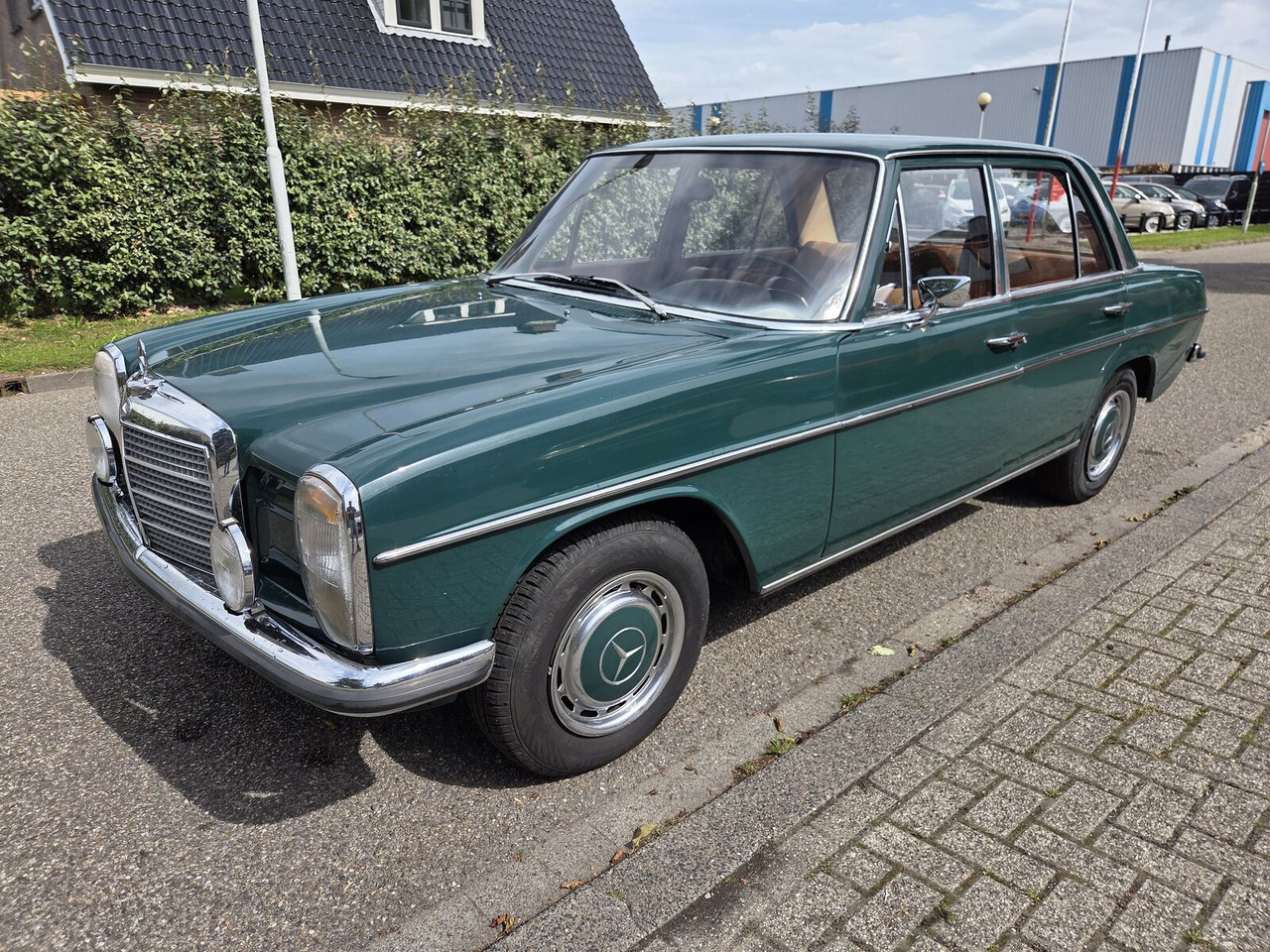Mercedes-Benz 220 (W115) sedan - Sedanas: foto 1 Mercedes-Benz 220 (W115) sedan - Sedanas: foto 1