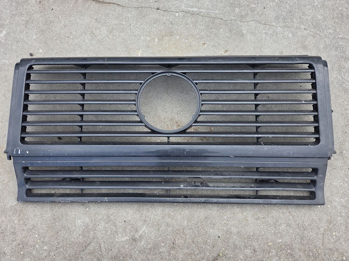 W463 Grill grijs Mercedes-Benz voor auto - Grotelės - Lengvasis automobilis: foto 1 W463 Grill grijs Mercedes-Benz voor auto - Grotelės - Lengvasis automobilis: foto 1