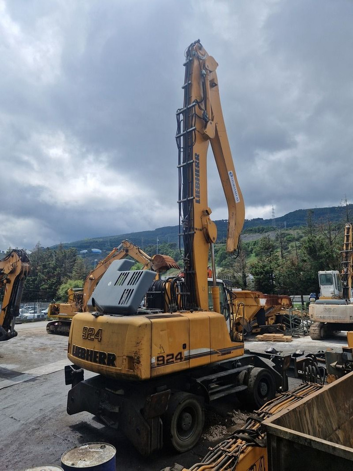 LIEBHERR A924C (2012) - Ekskavatorius su ilga strėle: foto 1 LIEBHERR A924C (2012) - Ekskavatorius su ilga strėle: foto 1