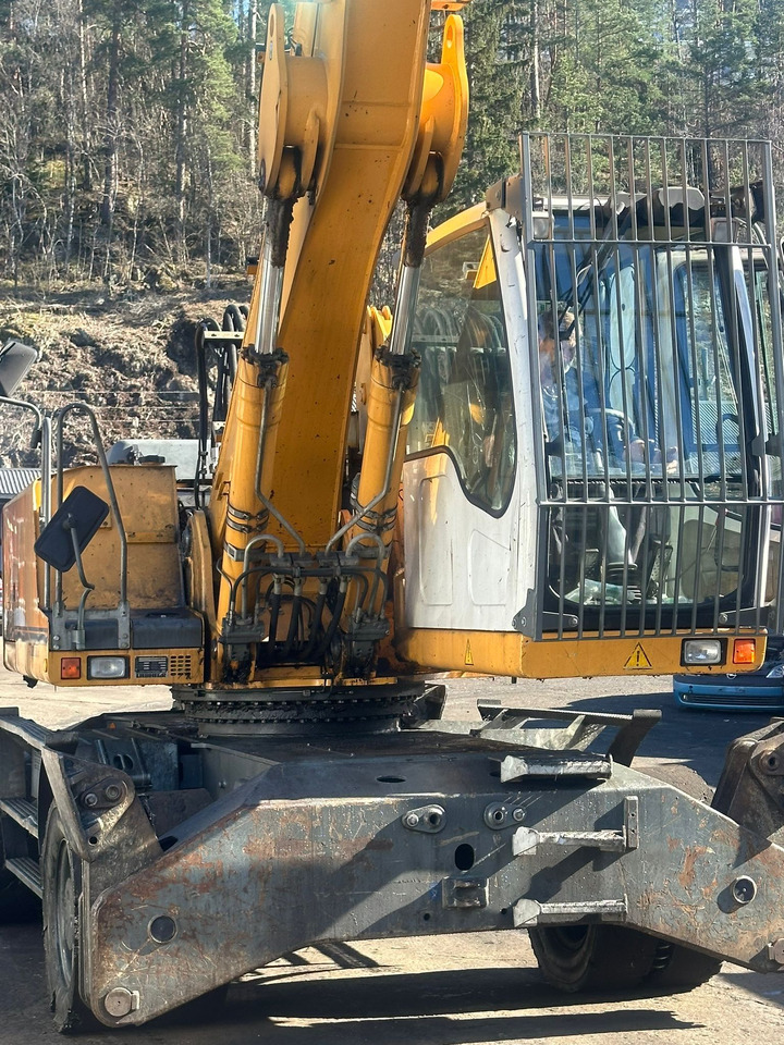 LIEBHERR A924C - Ekskavatorius su ilga strėle: foto 5 LIEBHERR A924C - Ekskavatorius su ilga strėle: foto 5