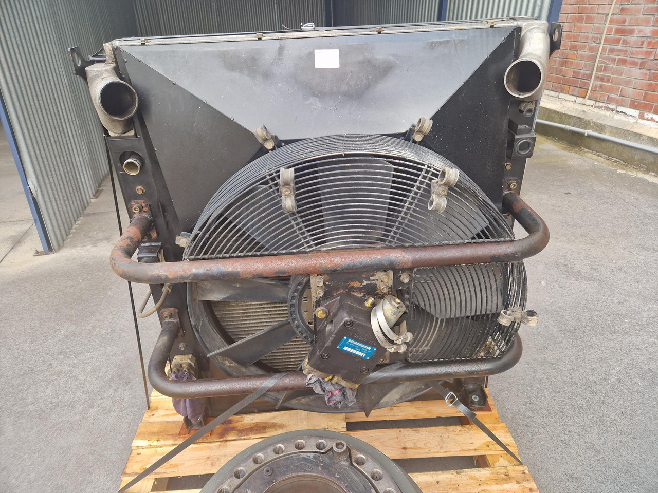 RADIADOR LIEBHERR R914B - Radiatorius - Statybinė technika: foto 1 RADIADOR LIEBHERR R914B - Radiatorius - Statybinė technika: foto 1