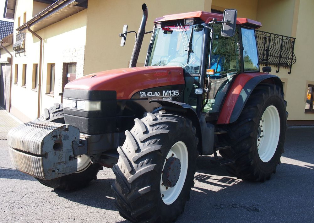 Ciągnik New Holland NH M 135 1998 NEW HOLLAND TM M135 - Traktorius: foto 2 Ciągnik New Holland NH M 135 1998 NEW HOLLAND TM M135 - Traktorius: foto 2