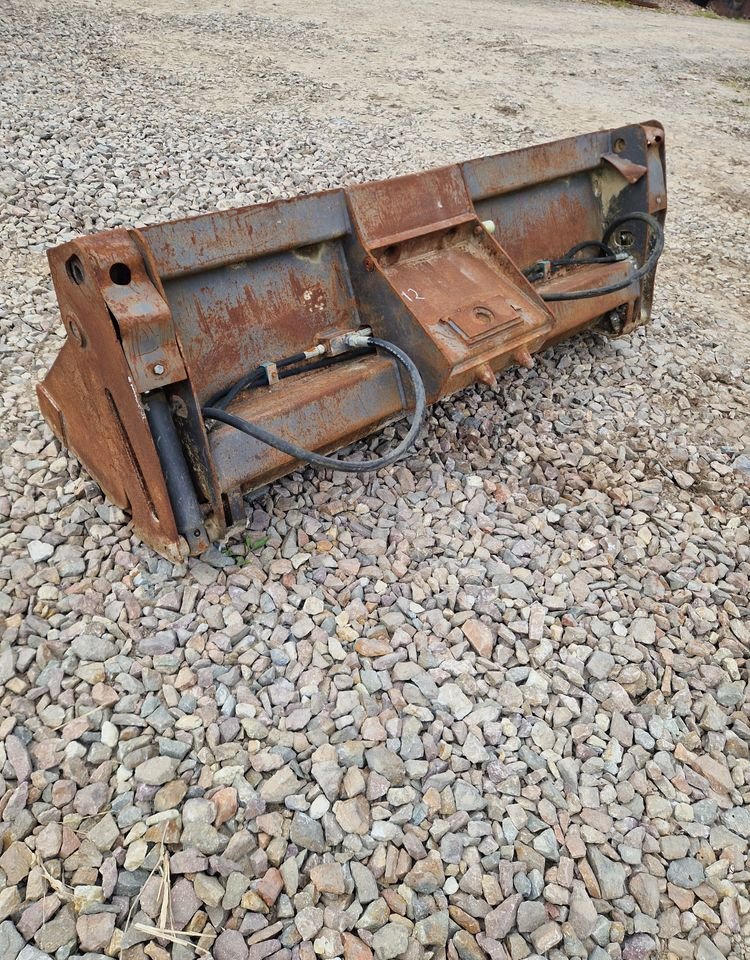 Koparka kołowa Mecalac MECALAC 4w1 lub 3w1 2012 Łyżka 4w1 Mecalac 10, 12 - Ekskavatoriaus kaušas - Statybinė technika: foto 1 Koparka kołowa Mecalac MECALAC 4w1 lub 3w1 2012 Łyżka 4w1 Mecalac 10, 12 - Ekskavatoriaus kaušas - Statybinė technika: foto 1