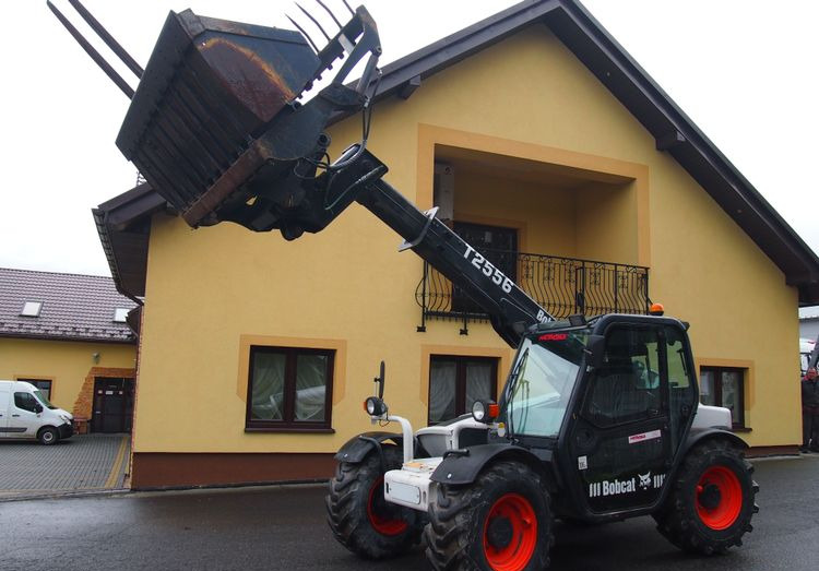 Ładowarka teleskopowa Bobcat T2556 2005 Ładowarka teleskopowa BOBCAT - Teleskopinis krautuvas: foto 1 Ładowarka teleskopowa Bobcat T2556 2005 Ładowarka teleskopowa BOBCAT - Teleskopinis krautuvas: foto 1
