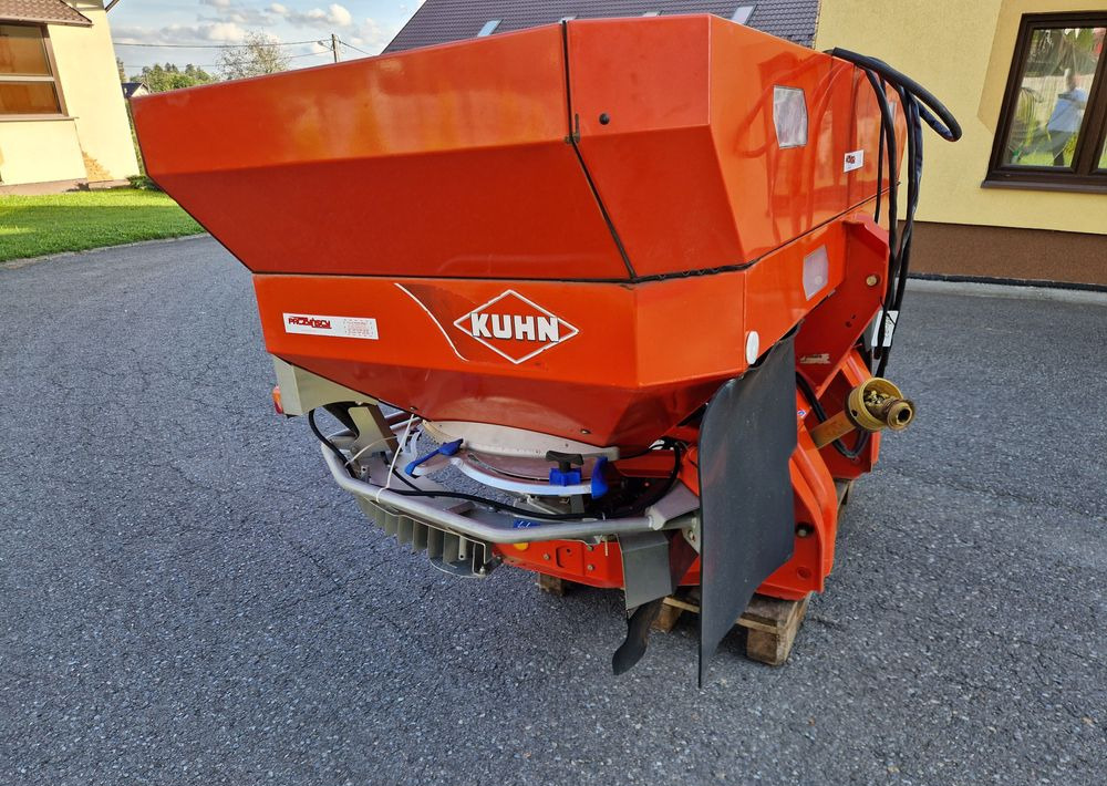 Rozsiewacz nawozów Kuhn AXIS 30,1 2008 Rozsiewacz KUHN RAUCH - Trąšų barstytuvas: foto 4 Rozsiewacz nawozów Kuhn AXIS 30,1 2008 Rozsiewacz KUHN RAUCH - Trąšų barstytuvas: foto 4