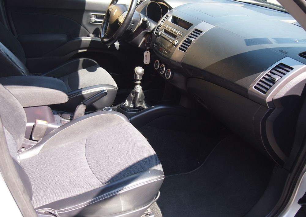 Lengvasis automobilis Samochód Peugeot 4007 2,2 HDI 7-osobowy 2009 Peugot 4007 7-osobowy 4x4: foto 19