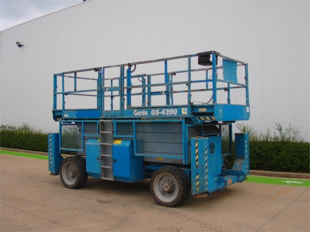 Genie GS4390RT - Žirklinis keltuvas: foto 3 Genie GS4390RT - Žirklinis keltuvas: foto 3