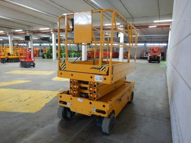 Haulotte Compact 10 - Žirklinis keltuvas: foto 3 Haulotte Compact 10 - Žirklinis keltuvas: foto 3