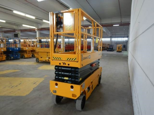 Haulotte Compact 10 N AE - Žirklinis keltuvas: foto 4 Haulotte Compact 10 N AE - Žirklinis keltuvas: foto 4