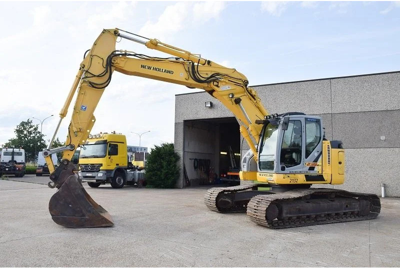 New Holland Kobelco E235B SR-LCT - Vikšrinis ekskavatorius: foto 2 New Holland Kobelco E235B SR-LCT - Vikšrinis ekskavatorius: foto 2