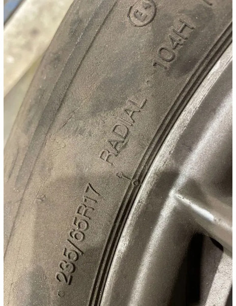 Continental Continental banden met velgen 235/65 R17 - Padangos ir ratlankiai - Lengvasis automobilis: foto 4 Continental Continental banden met velgen 235/65 R17 - Padangos ir ratlankiai - Lengvasis automobilis: foto 4
