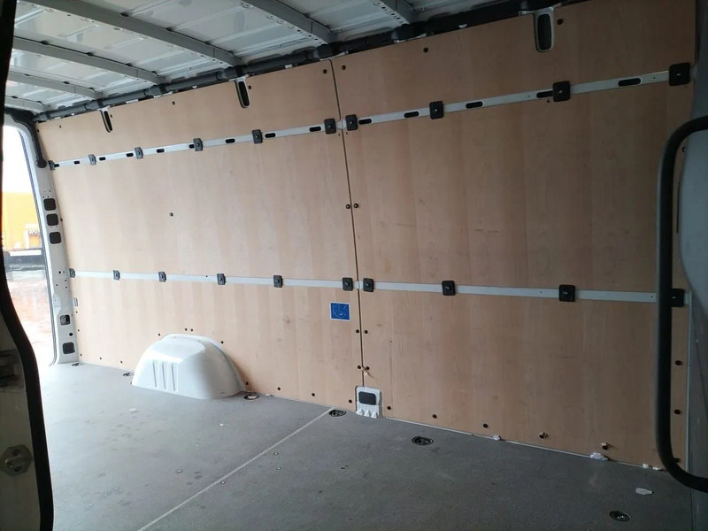 Mercedes-Benz Binnenbekleding L2H2 Sprinter - Kabina ir interjeras - Komercinis automobilis: foto 5 Mercedes-Benz Binnenbekleding L2H2 Sprinter - Kabina ir interjeras - Komercinis automobilis: foto 5