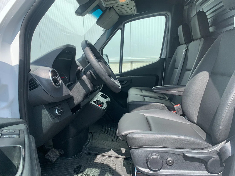 Mercedes-Benz Sprinter 317 CDI*L2H2*TREKHAAK*ACHTERUITRIJCAMERA*NAVI* - Krovininis mikroautobusas: foto 3 Mercedes-Benz Sprinter 317 CDI*L2H2*TREKHAAK*ACHTERUITRIJCAMERA*NAVI* - Krovininis mikroautobusas: foto 3