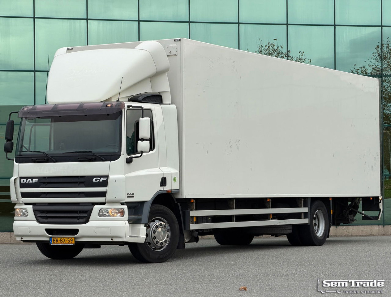 DAF CF 75.250 Euro 3 Manual Gearbox VAN Beurden Isolated BOX Tail Lift Super Condition NL-Truck - Furgonas sunkvežimis: foto 1 DAF CF 75.250 Euro 3 Manual Gearbox VAN Beurden Isolated BOX Tail Lift Super Condition NL-Truck - Furgonas sunkvežimis: foto 1