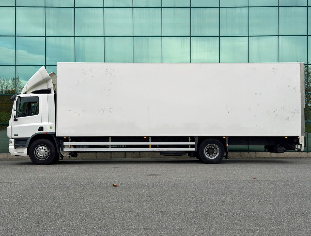 DAF CF 75.250 Euro 3 Manual Gearbox VAN Beurden Isolated BOX Tail Lift Super Condition NL-Truck - Furgonas sunkvežimis: foto 2 DAF CF 75.250 Euro 3 Manual Gearbox VAN Beurden Isolated BOX Tail Lift Super Condition NL-Truck - Furgonas sunkvežimis: foto 2