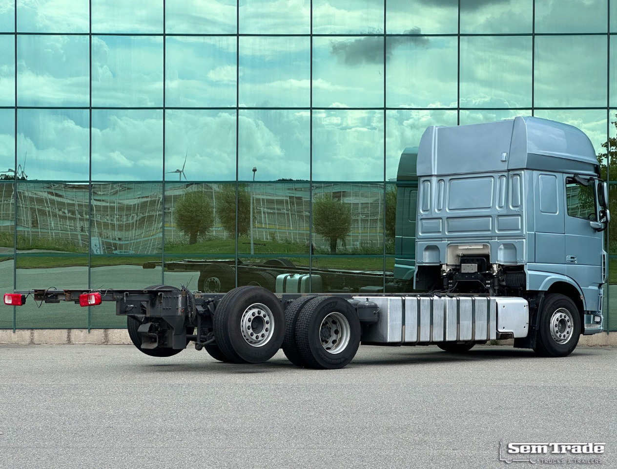 DAF XF 480 FAR SSC Euro 6 978.000 KM Park Airco 2X Tanks TOP Condition - Važiuoklės sunkvežimis: foto 4 DAF XF 480 FAR SSC Euro 6 978.000 KM Park Airco 2X Tanks TOP Condition - Važiuoklės sunkvežimis: foto 4