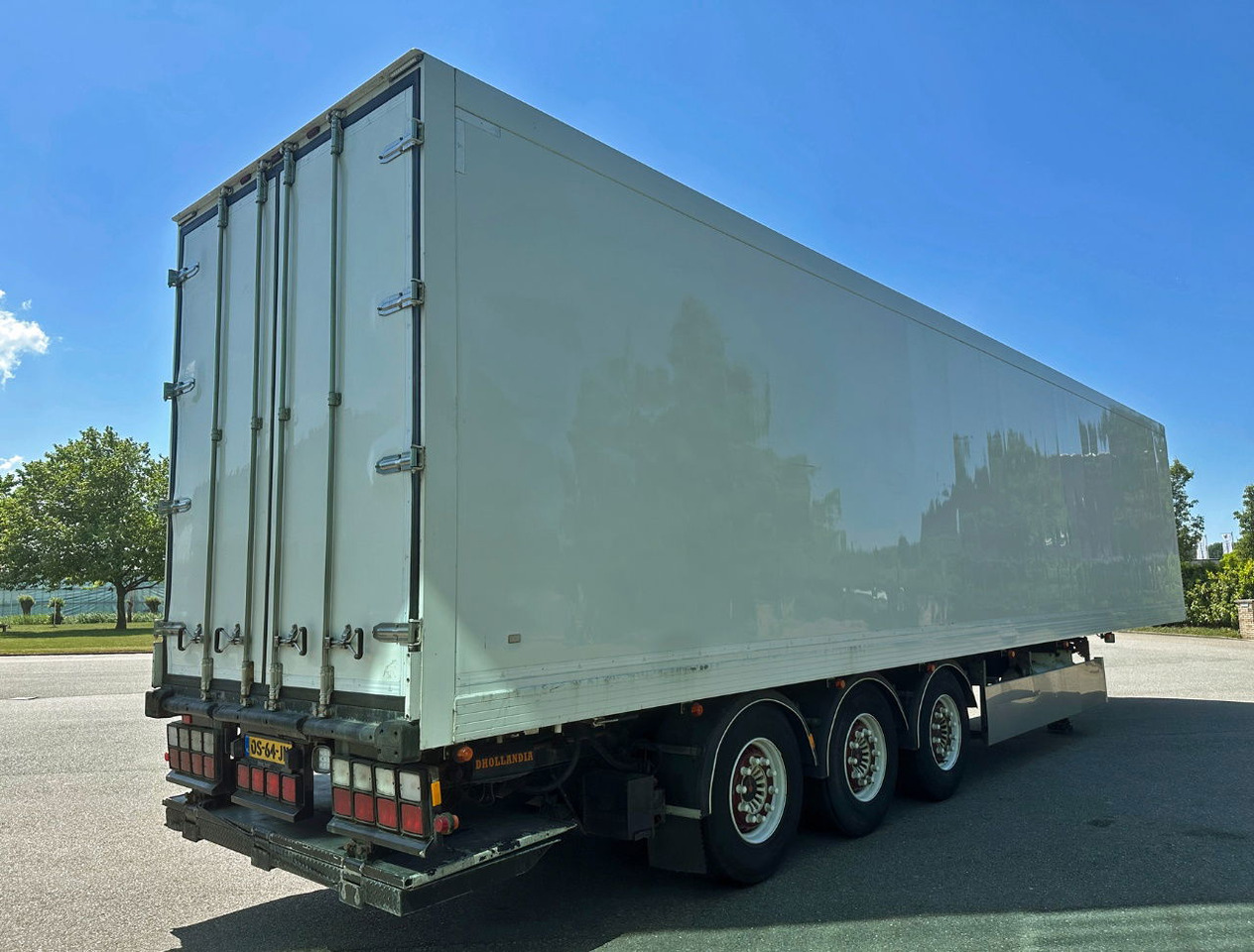 Ekeri 3-AS Multi Temp 1335 x 250 x 271 CM Inside Tail Lift - Refrižeratorius puspriekabė: foto 5 Ekeri 3-AS Multi Temp 1335 x 250 x 271 CM Inside Tail Lift - Refrižeratorius puspriekabė: foto 5