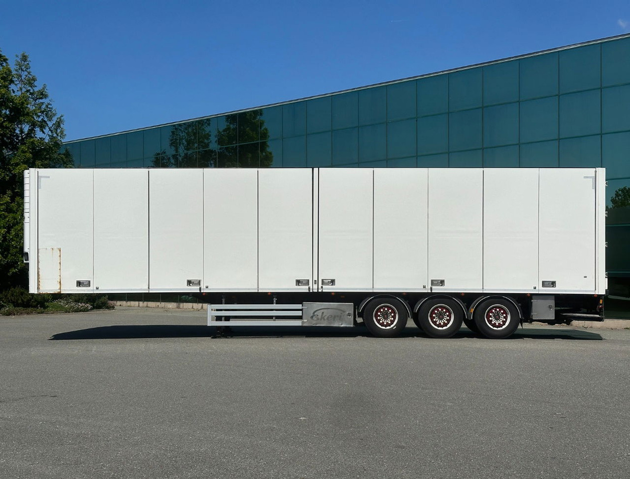 Ekeri 3-AS Multi Temp 1335 x 250 x 271 CM Inside Tail Lift - Refrižeratorius puspriekabė: foto 2 Ekeri 3-AS Multi Temp 1335 x 250 x 271 CM Inside Tail Lift - Refrižeratorius puspriekabė: foto 2