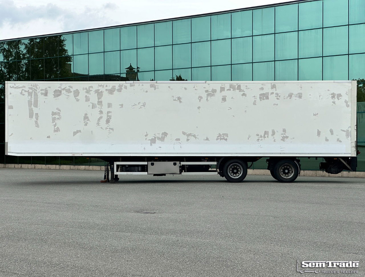 Lamboo T03 Isolated BOX + Heater Steering Axle Lift Axle Tail Lift NL-Trailer - Furgonas puspriekabė: foto 2 Lamboo T03 Isolated BOX + Heater Steering Axle Lift Axle Tail Lift NL-Trailer - Furgonas puspriekabė: foto 2